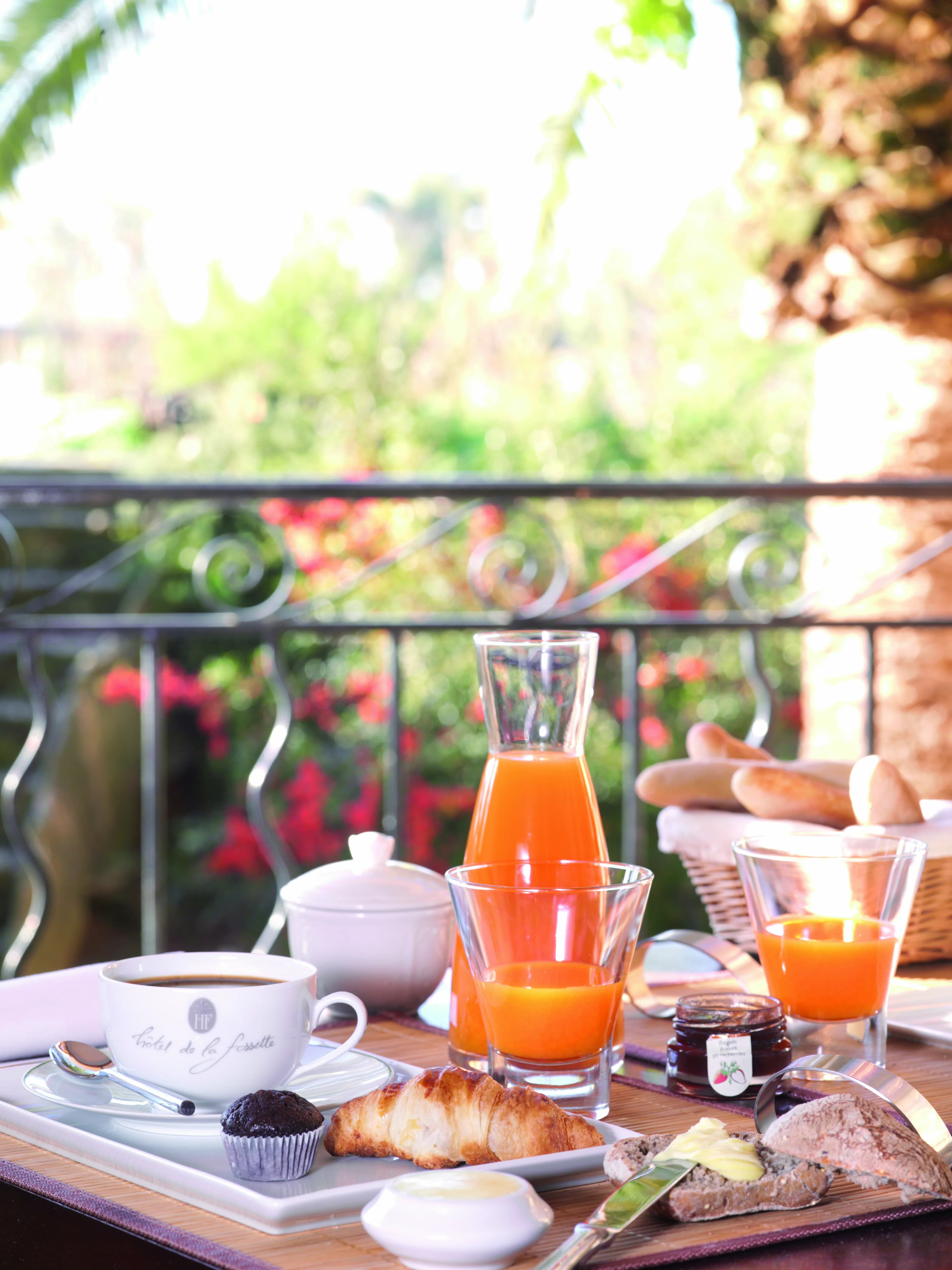 Petit Déjeuner en Chambre